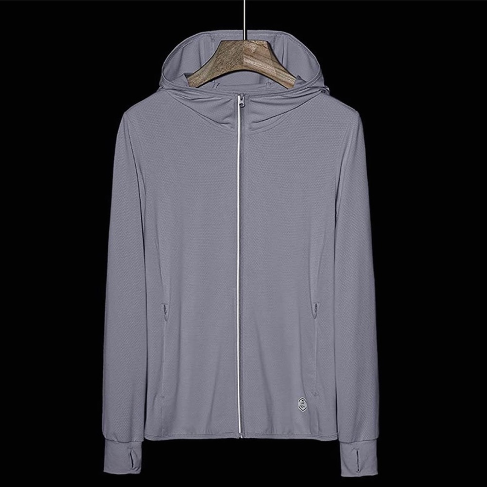 Super comfortable sweater size small in gray.